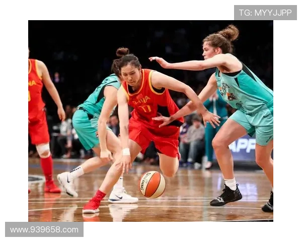 中国女篮大胜马里稳出线